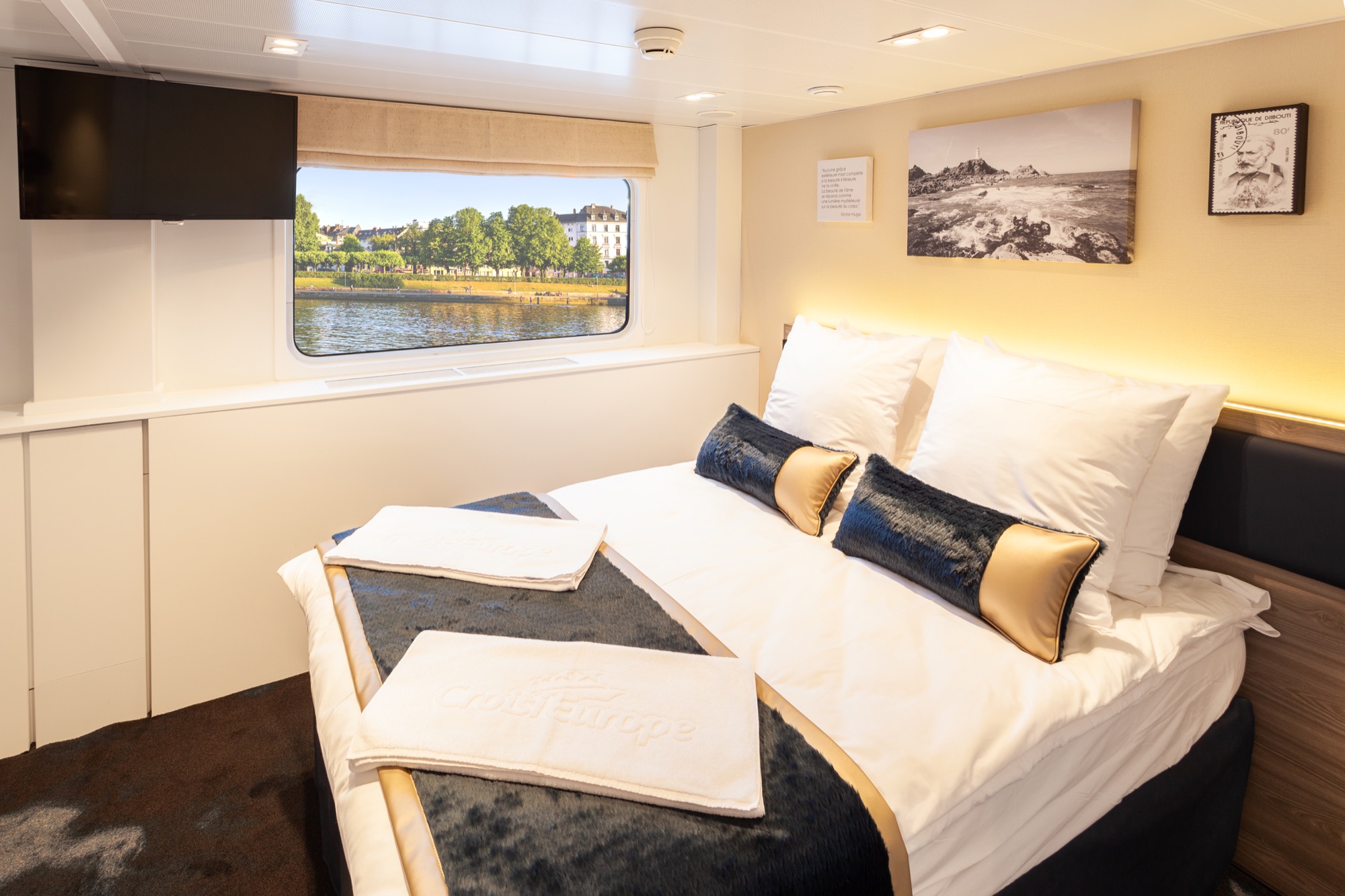 CroisiEurope MS Victor Hugo Cabin 9.jpg